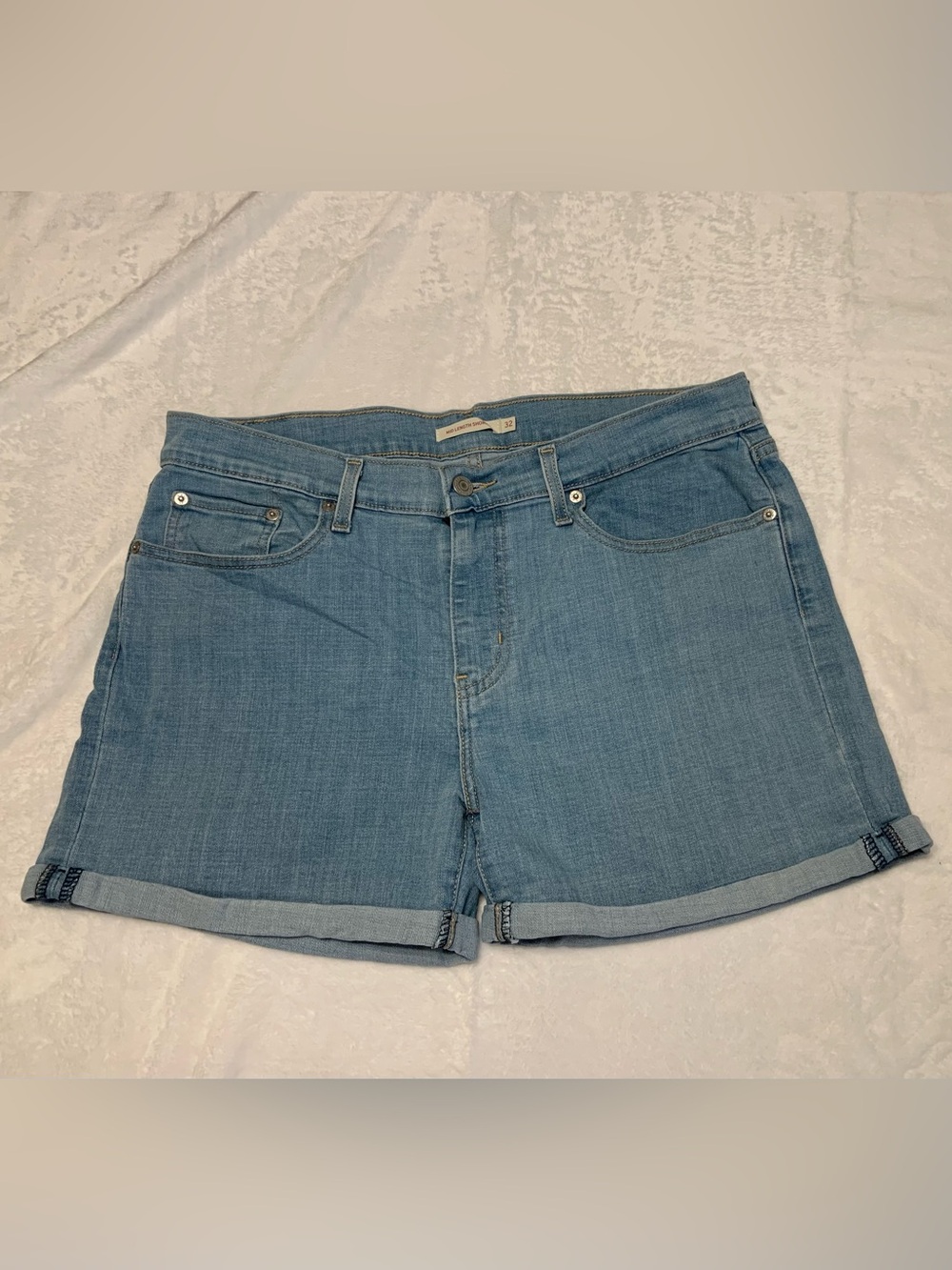 Levi's Mid-Length Cuffed Denim Shorts Light Wash Stretch Size 32